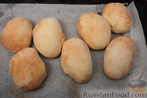 Картофельные булочки с яйцами, зеленью и сыром