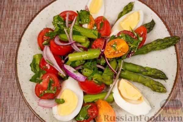 Салат со спаржей по-турецки (Kuşkonmaz Salatası)
