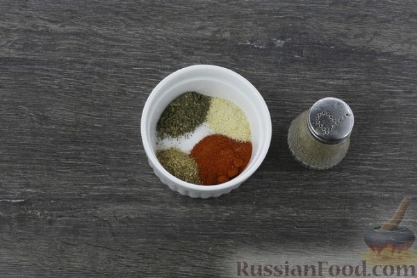 Куриные бёдрышки с ананасами и сыром, запечённые с картофелем