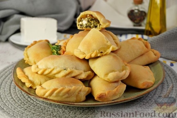 Калицунья (пирожки со шпинатом и творогом)