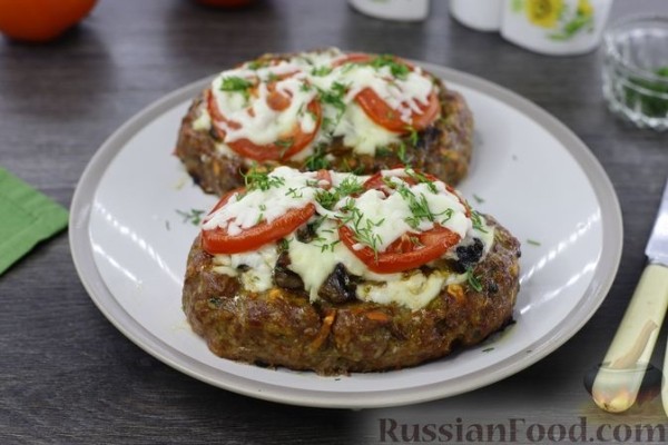 Мясные лодочки с грибами, сыром и помидорами (в духовке)