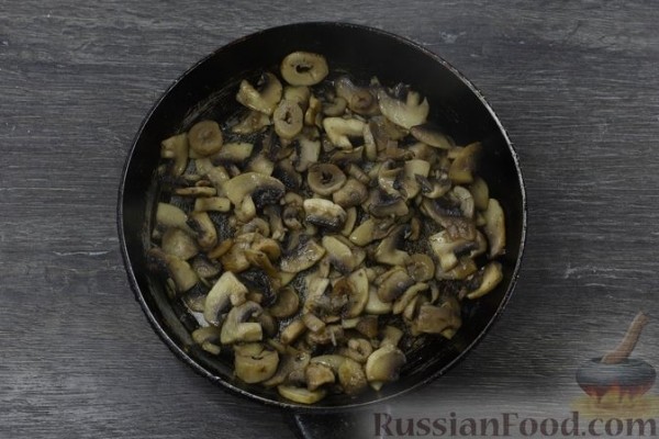 Мясные лодочки с грибами, сыром и помидорами (в духовке)