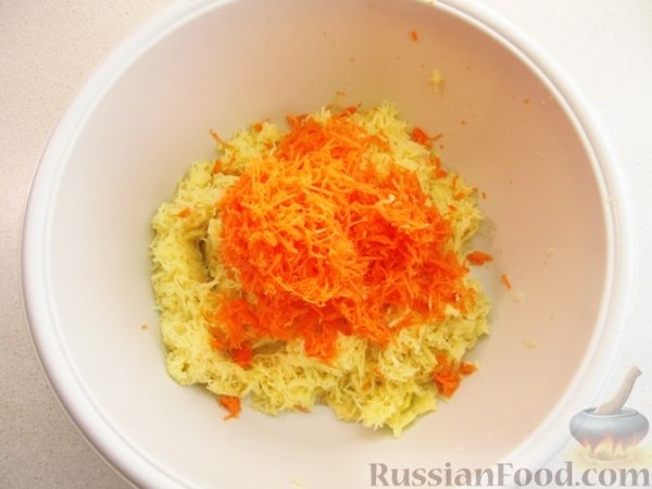 Картофельные драники с курицей, грибами и сыром