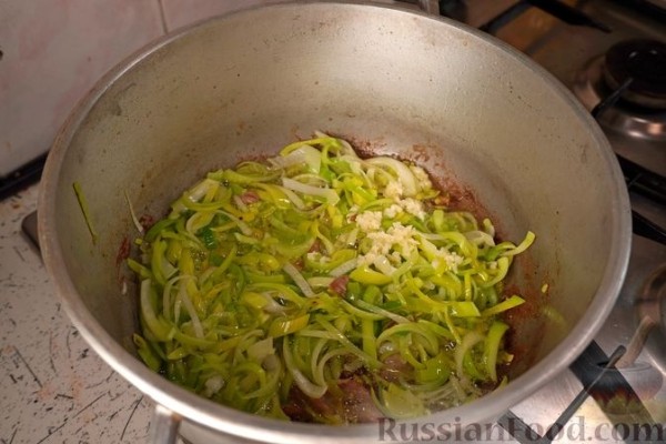 Кокорас красатос (петух, тушенный в вине)