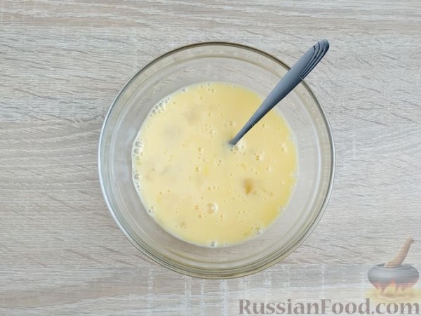 Сладкий омлет с творогом и курагой