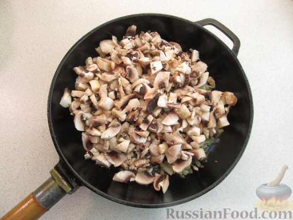 Картофельные драники с курицей, грибами и сыром