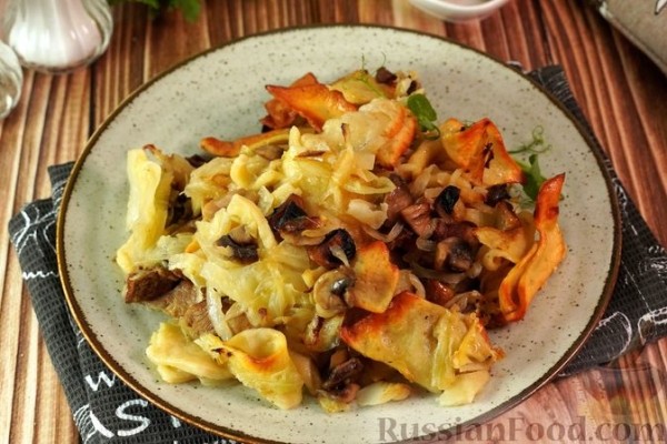 Лазанки, запечённые с капустой, мясом и грибами