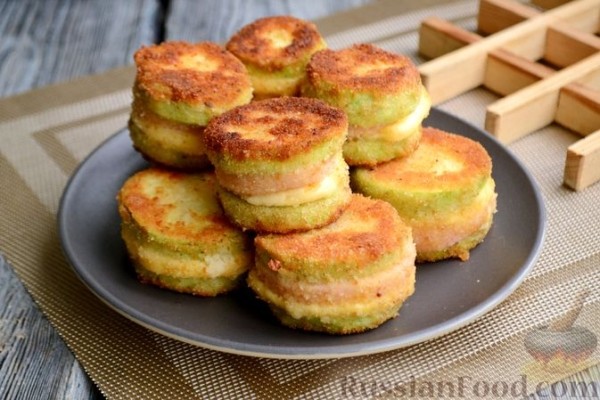 Жареные кабачки с начинкой из колбасы и сыра