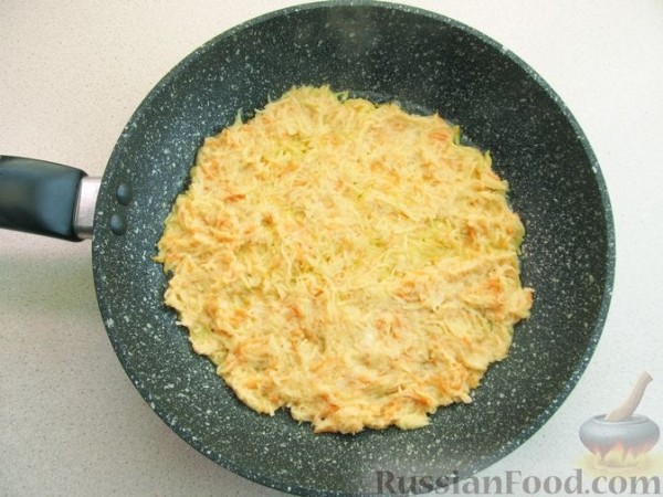 Картофельные драники с курицей, грибами и сыром