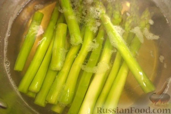 Салат со спаржей по-турецки (Kuşkonmaz Salatası)