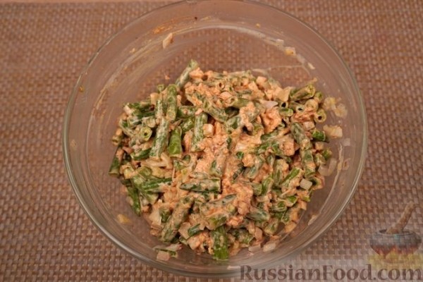 Салат из стручковой фасоли с ореховой заправкой