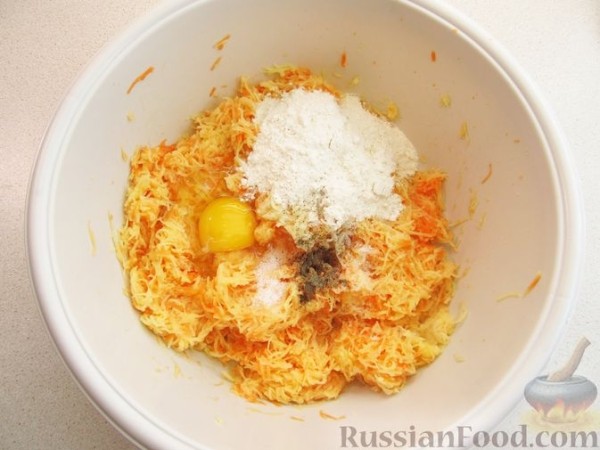 Картофельные драники с курицей, грибами и сыром