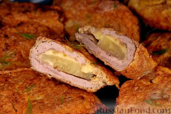 Отбивные из свинины, фаршированные ананасами и сыром