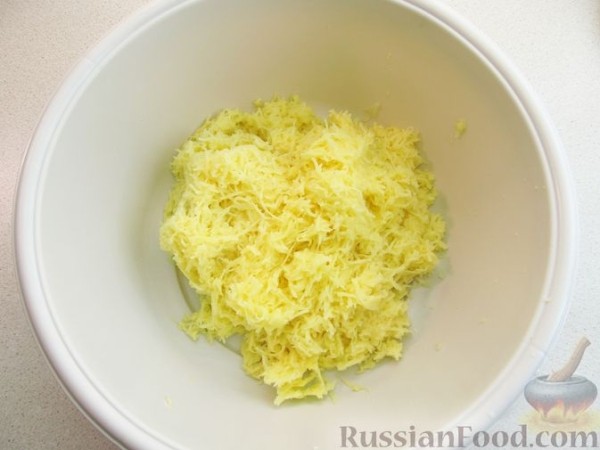 Картофельные драники с курицей, грибами и сыром