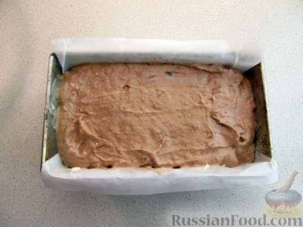 Шоколадный кекс с бананом, изюмом и ореховой пастой