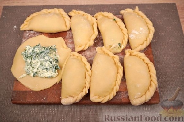 Калицунья (пирожки со шпинатом и творогом)