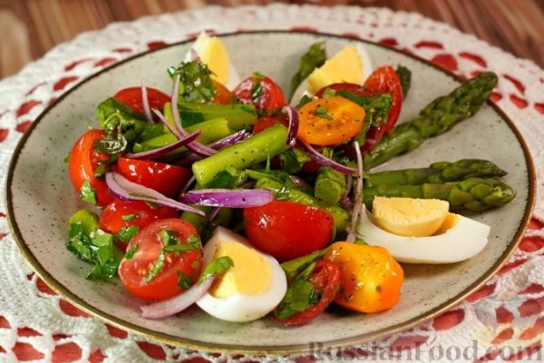 Салат со спаржей по-турецки (Kuşkonmaz Salatası)