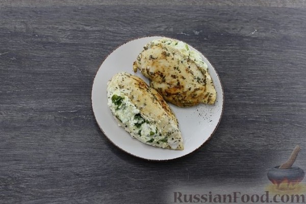 Кармашки из куриного филе с творогом, сыром и шпинатом (на сковороде)