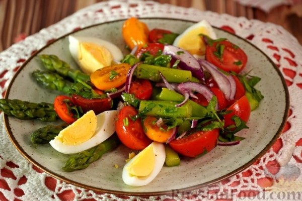 Салат со спаржей по-турецки (Kuşkonmaz Salatası)