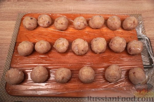 Рыбный суп с фрикадельками и сметаной