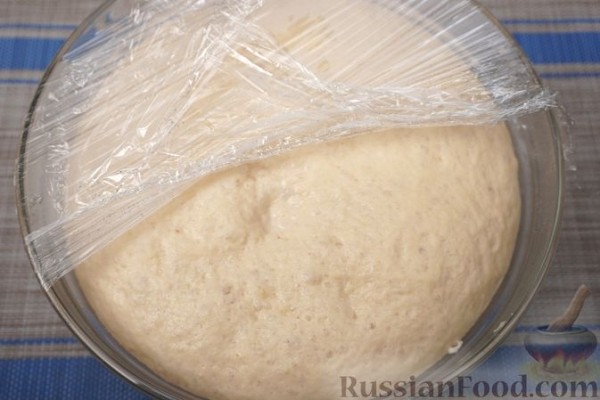 Картофельные булочки с яйцами, зеленью и сыром