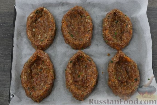 Мясные лодочки с грибами, сыром и помидорами (в духовке)