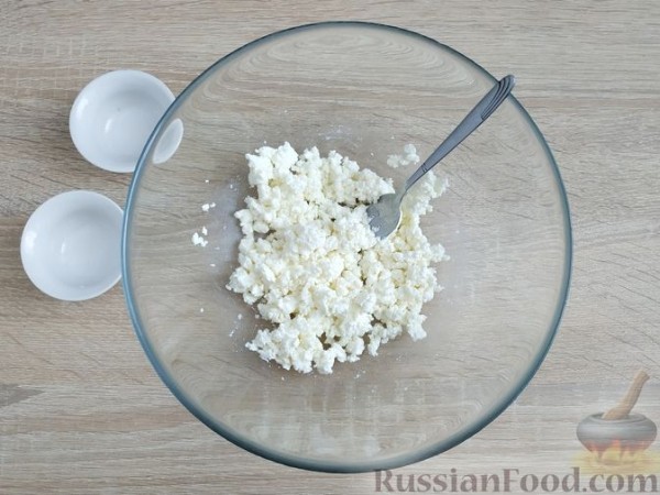 Сладкий омлет с творогом и курагой