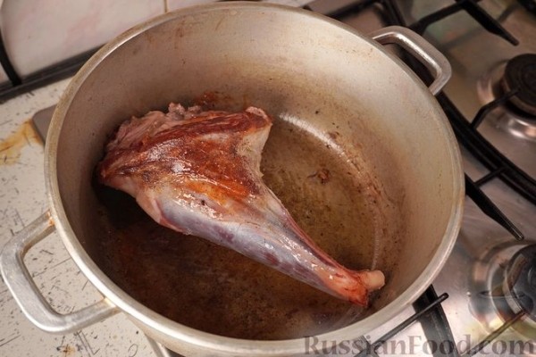 Ножка барашка, запечённая с овощами