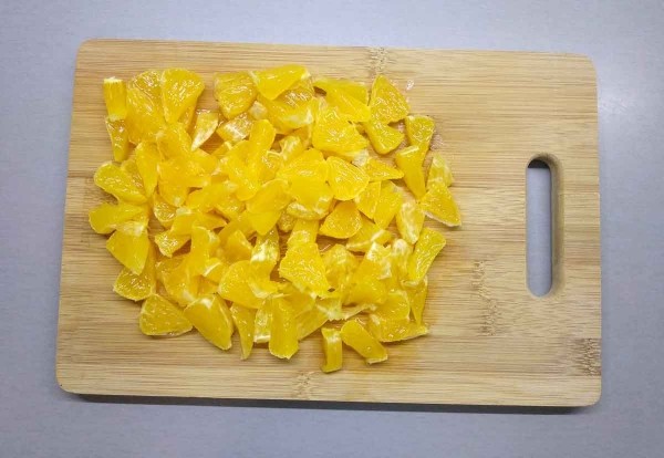 Салат из кальмаров с яблоком и апельсином