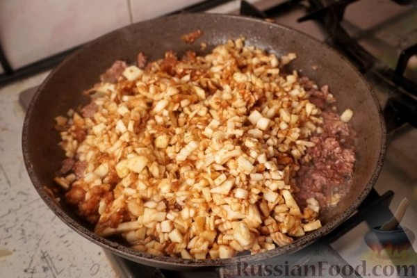 Мелидзанес папуцакья (фаршированные баклажаны)