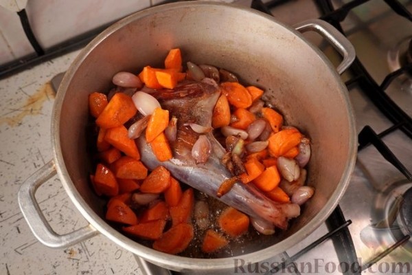 Ножка барашка, запечённая с овощами