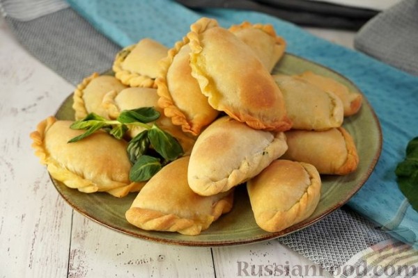 Калицунья (пирожки со шпинатом и творогом)