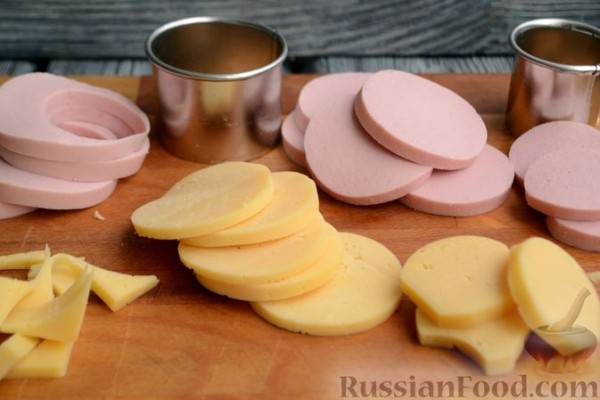 Жареные кабачки с начинкой из колбасы и сыра