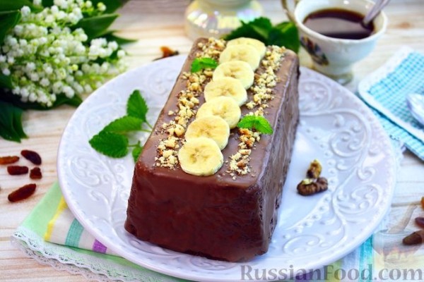 Шоколадный кекс с бананом, изюмом и ореховой пастой