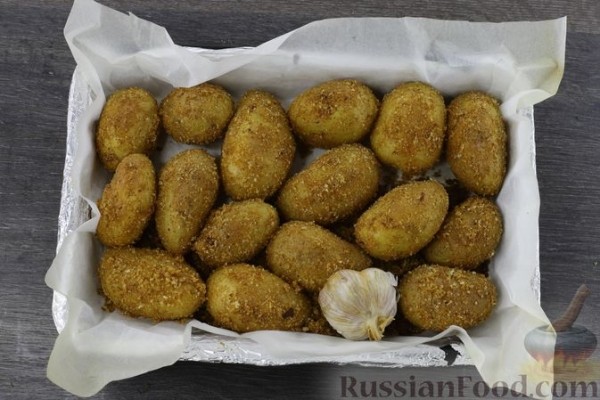 Молодая картошка, запечённая в духовке с сухарями