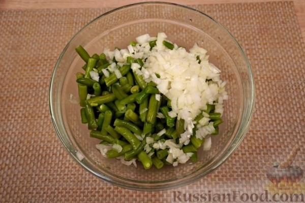 Салат из стручковой фасоли с ореховой заправкой