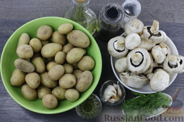 Жареная отварная молодая картошка с грибами и мёдом