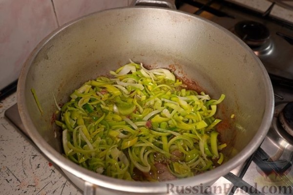 Кокорас красатос (петух, тушенный в вине)