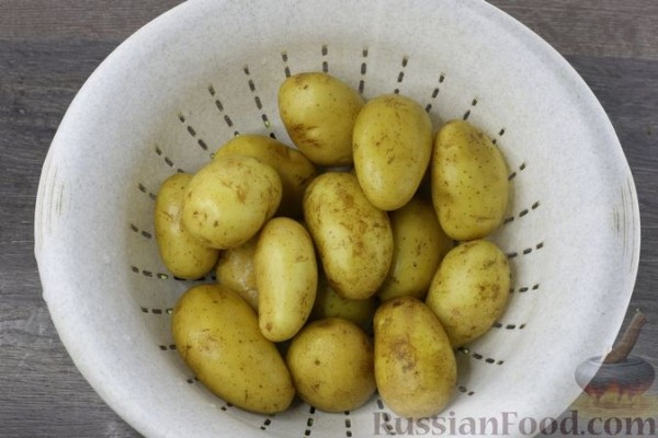 Молодая картошка, запечённая в духовке с сухарями