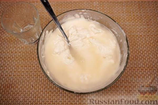 Рулетики из телятины с рисом и грибами, в сметанном соусе
