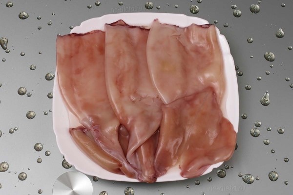 Салат из кальмаров с яблоком и апельсином