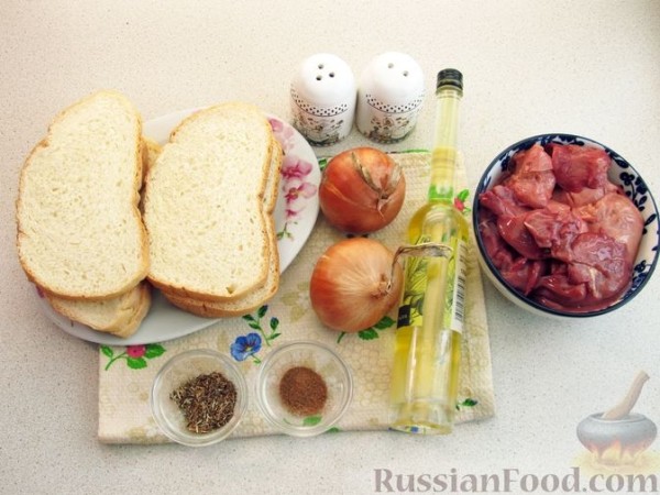 Куриная печень, запечённая с луком