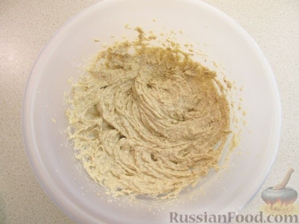 Шоколадный кекс с бананом, изюмом и ореховой пастой