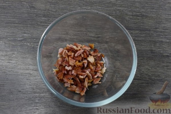 Яйца, фаршированные беконом и помидором