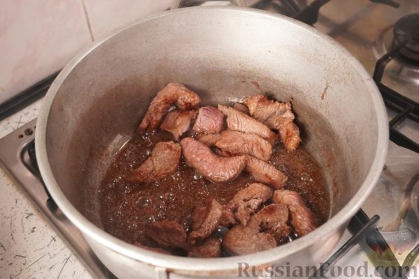 Лазанки, запечённые с капустой, мясом и грибами