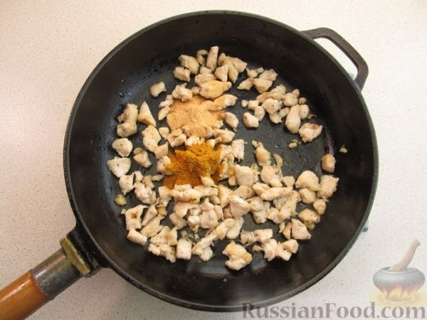 Картофельные драники с курицей, грибами и сыром