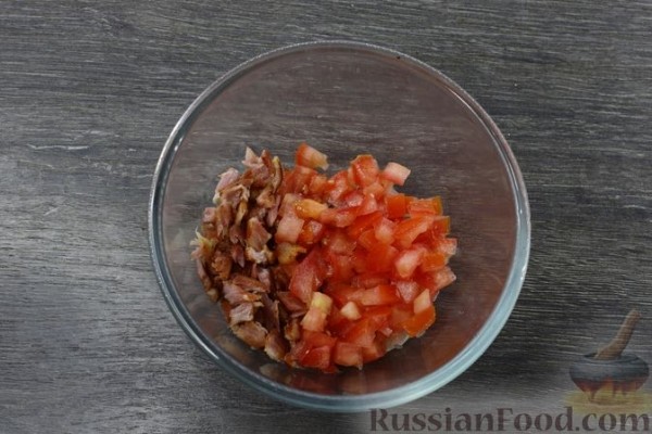 Яйца, фаршированные беконом и помидором