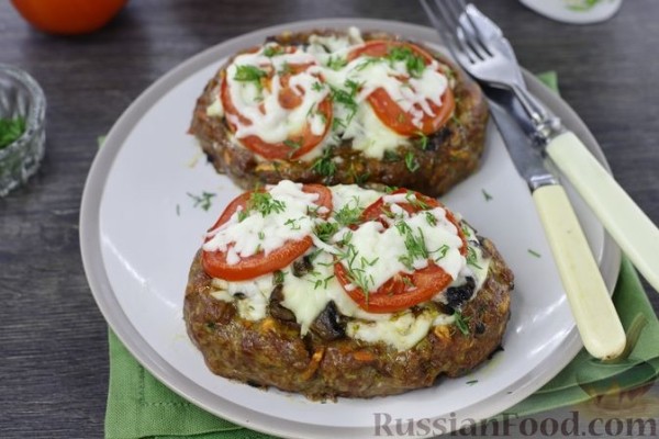 Мясные лодочки с грибами, сыром и помидорами (в духовке)