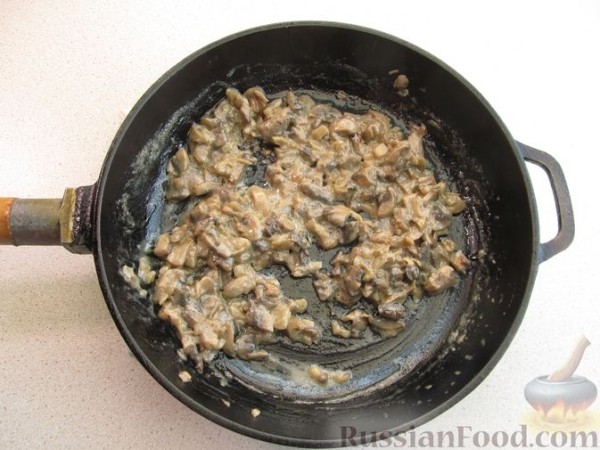 Картофельные драники с курицей, грибами и сыром