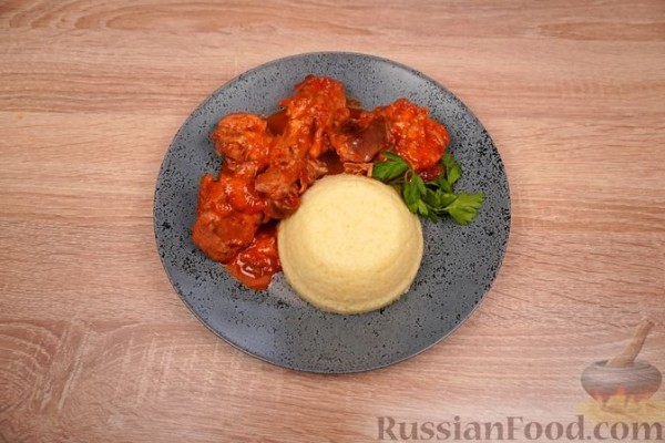 Кокорас красатос (петух, тушенный в вине)